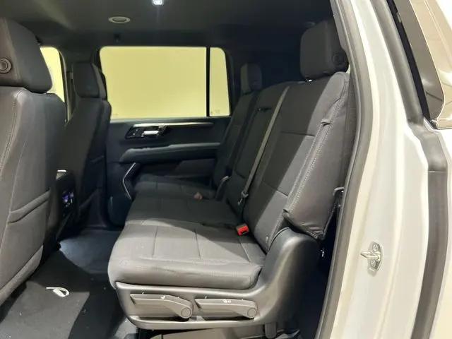 2025 Chevrolet Suburban 2WD LS