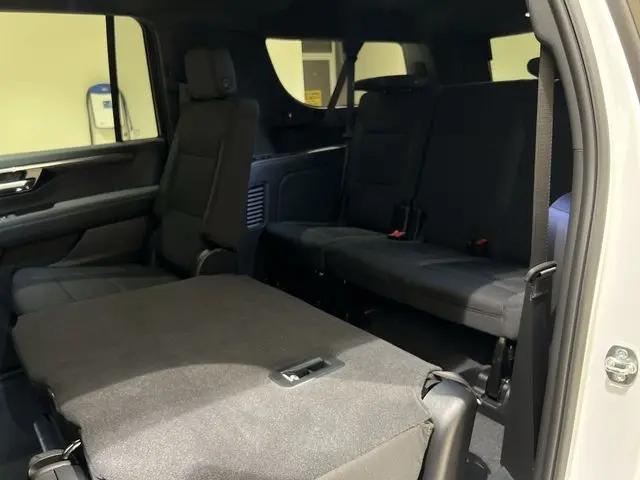 2025 Chevrolet Suburban 2WD LS