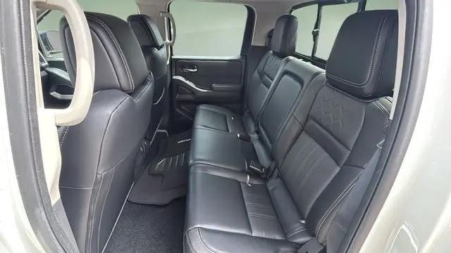 2024 Nissan Frontier Crew Cab SL 4x2