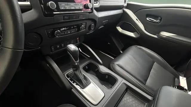 2024 Nissan Frontier Crew Cab SL 4x2