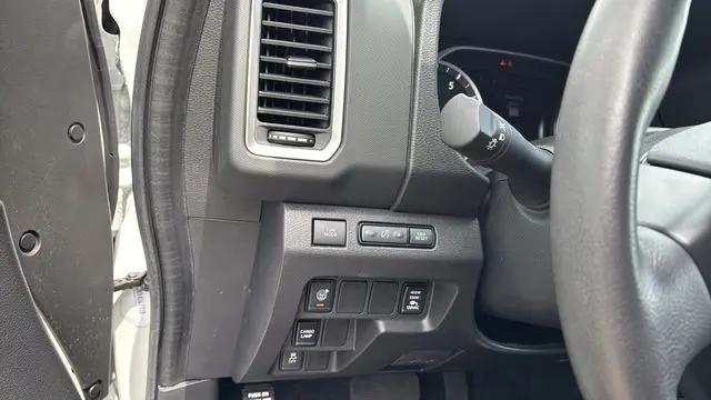 2024 Nissan Frontier Crew Cab SL 4x2