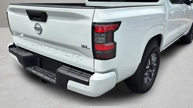 2024 Nissan Frontier Crew Cab SL 4x2