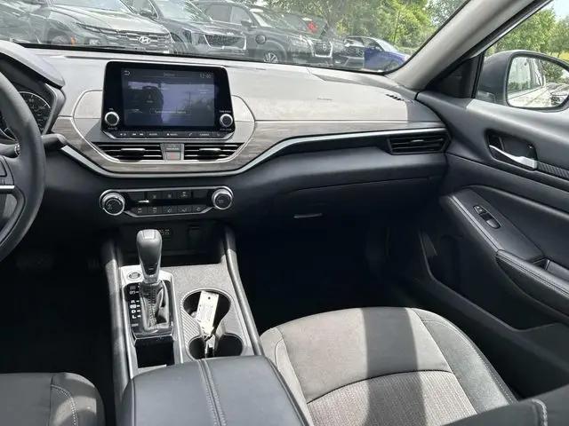 2025 Nissan Altima SV FWD