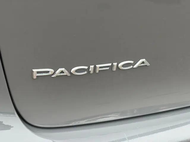 2022 Chrysler Pacifica Touring AWD