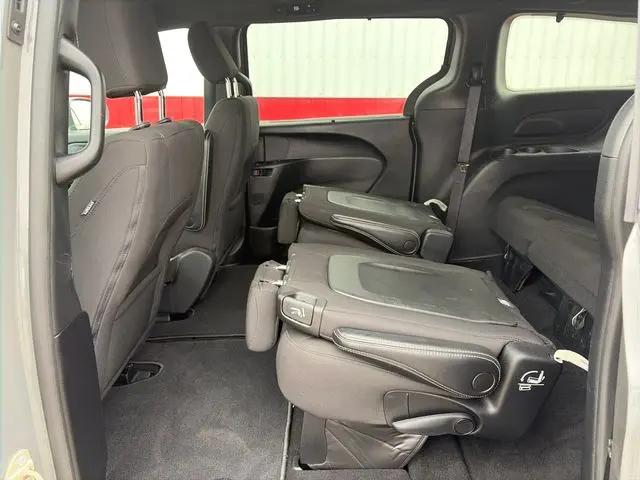 2022 Chrysler Pacifica Touring AWD