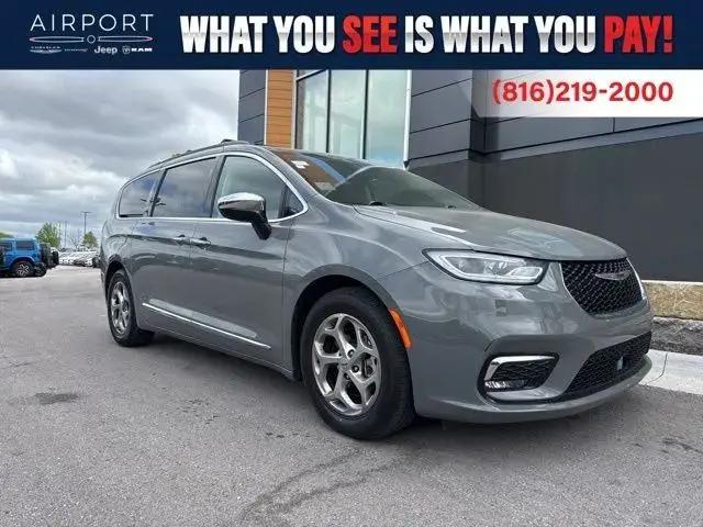 2023 Chrysler Pacifica Limited for sale in Platte City, MO