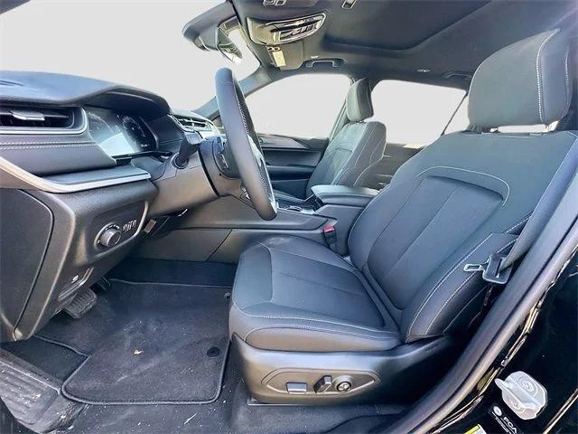 2025 Jeep Grand Cherokee Laredo X 4x2