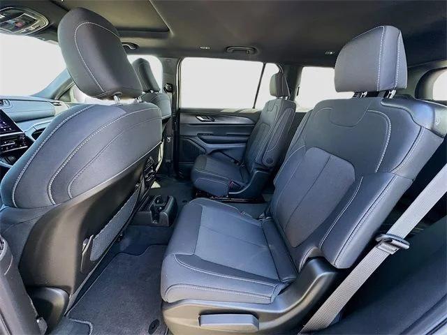 2025 Jeep Grand Cherokee Laredo X 4x2
