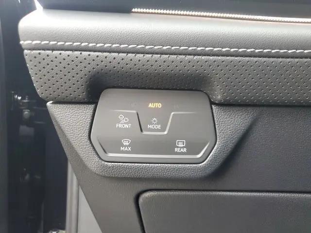 2026 Volkswagen Atlas Cross Sport SEL Premium R-Line