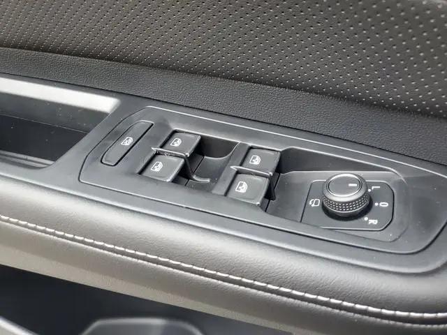 2026 Volkswagen Atlas Cross Sport SEL Premium R-Line