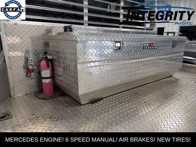 2004 Freightliner M2 Business Class