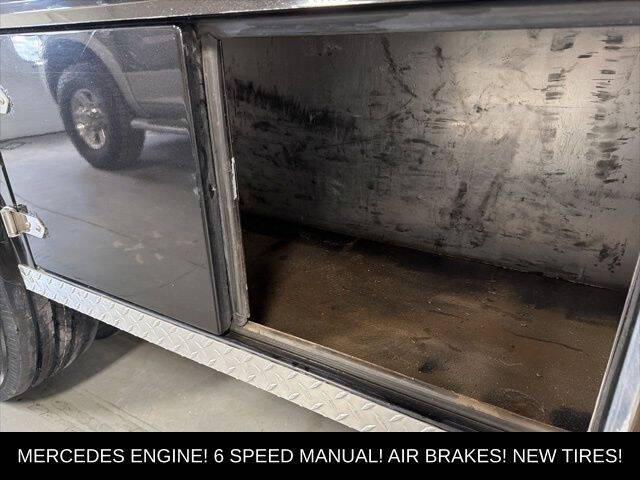 2004 Freightliner M2 Business Class