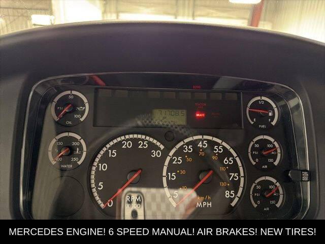 2004 Freightliner M2 Business Class