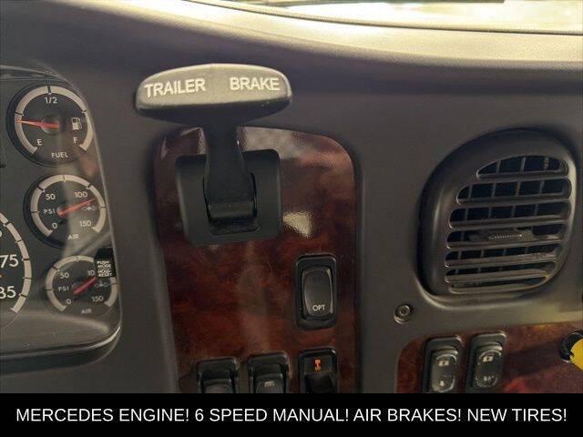 2004 Freightliner M2 Business Class