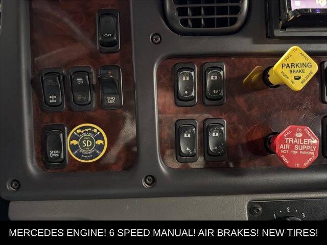 2004 Freightliner M2 Business Class