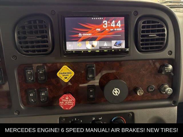 2004 Freightliner M2 Business Class