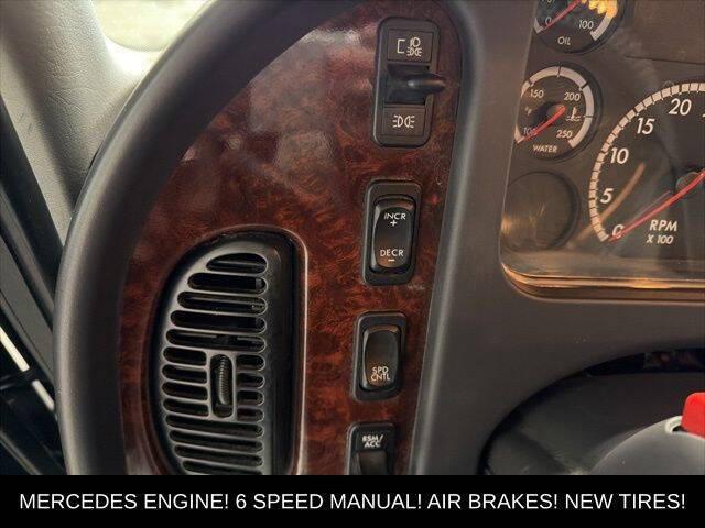 2004 Freightliner M2 Business Class