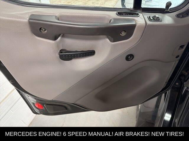 2004 Freightliner M2 Business Class