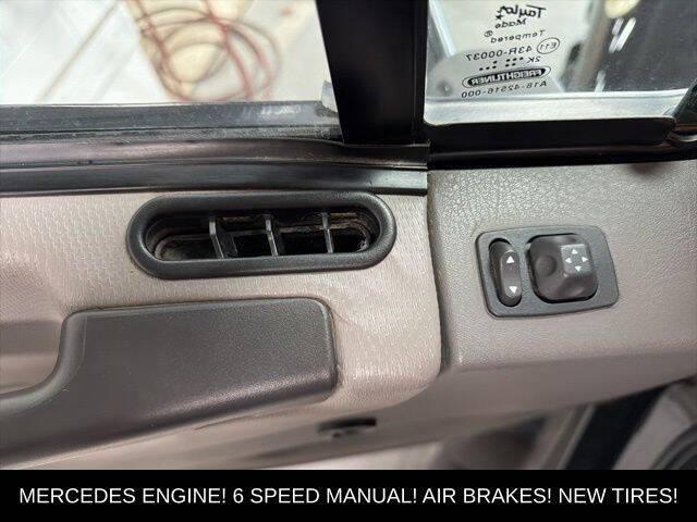 2004 Freightliner M2 Business Class