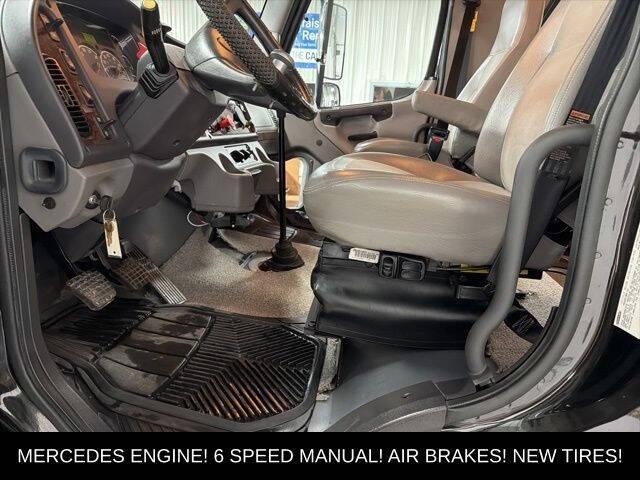 2004 Freightliner M2 Business Class