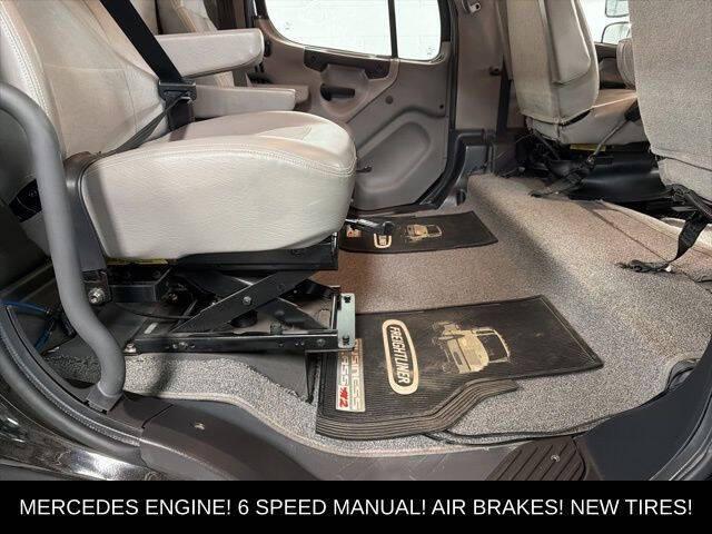 2004 Freightliner M2 Business Class