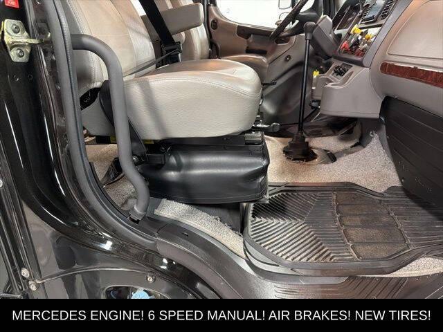 2004 Freightliner M2 Business Class