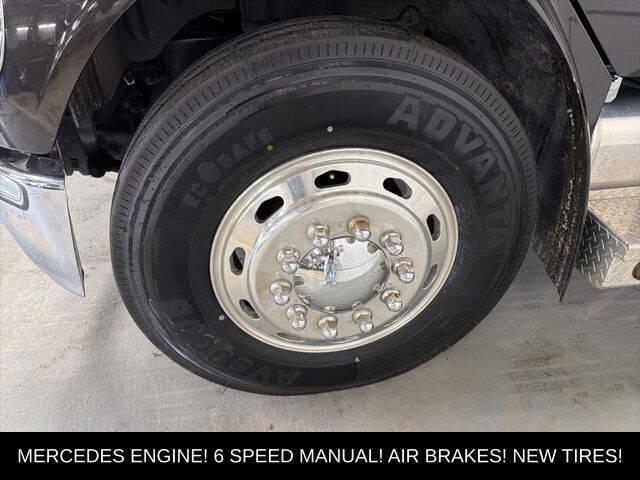 2004 Freightliner M2 Business Class