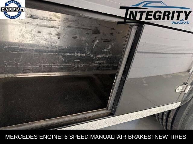 2004 Freightliner M2 Business Class