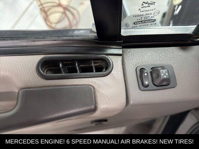 2004 Freightliner M2 Business Class