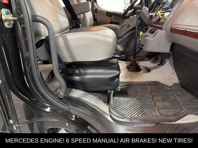 2004 Freightliner M2 Business Class