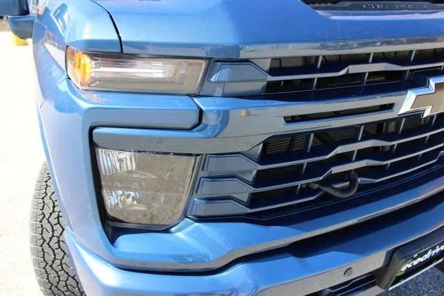 2025 Chevrolet Silverado 2500HD 4WD Crew Cab Standard Bed Custom