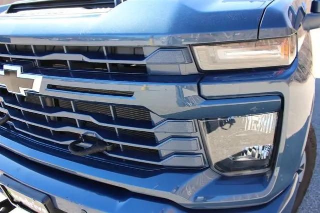 2025 Chevrolet Silverado 2500HD 4WD Crew Cab Standard Bed Custom