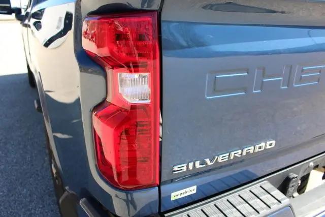 2025 Chevrolet Silverado 2500HD 4WD Crew Cab Standard Bed Custom