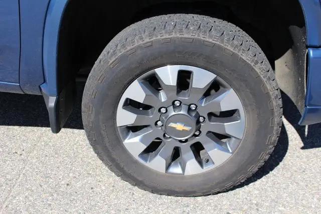 2025 Chevrolet Silverado 2500HD 4WD Crew Cab Standard Bed Custom