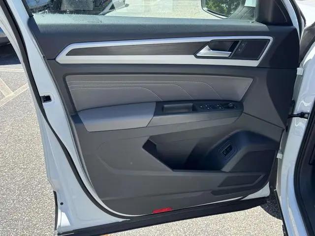2023 Volkswagen Atlas 2.0T SE w/Technology