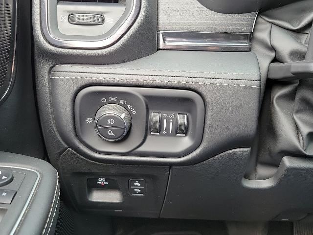 2023 Ram 1500 Limited Crew Cab 4x4 57 Box