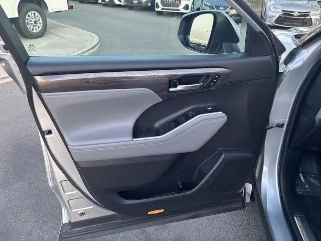 2020 Toyota Highlander Platinum