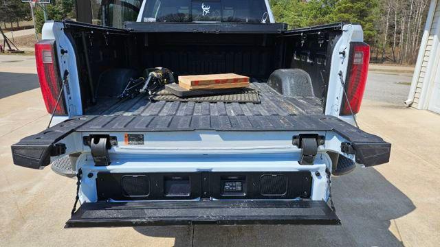 2026 GMC Sierra 2500HD Crew Cab, Standard Bed, SLT, 4WD