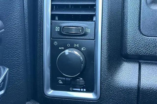 2024 Ram 1500 Classic Warlock Crew Cab 4x4 5'7" Box