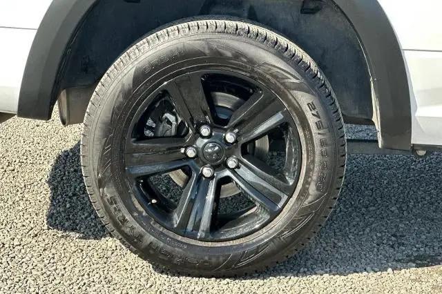2024 Ram 1500 Classic Warlock Crew Cab 4x4 5'7" Box