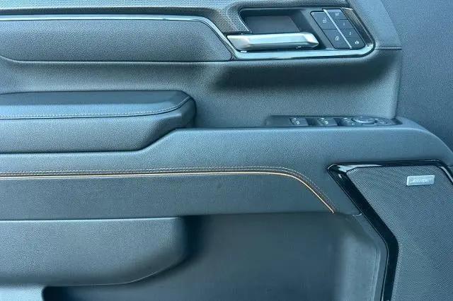 2025 GMC Sierra 2500HD 4WD Crew Cab Standard Bed AT4