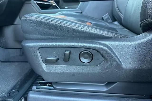 2025 GMC Sierra 2500HD 4WD Crew Cab Standard Bed AT4