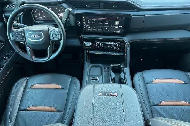 2025 GMC Sierra 2500HD 4WD Crew Cab Standard Bed AT4