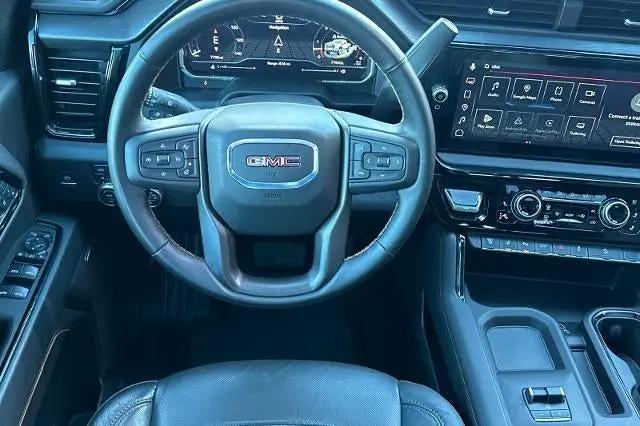 2025 GMC Sierra 2500HD 4WD Crew Cab Standard Bed AT4