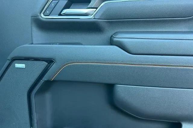 2025 GMC Sierra 2500HD 4WD Crew Cab Standard Bed AT4