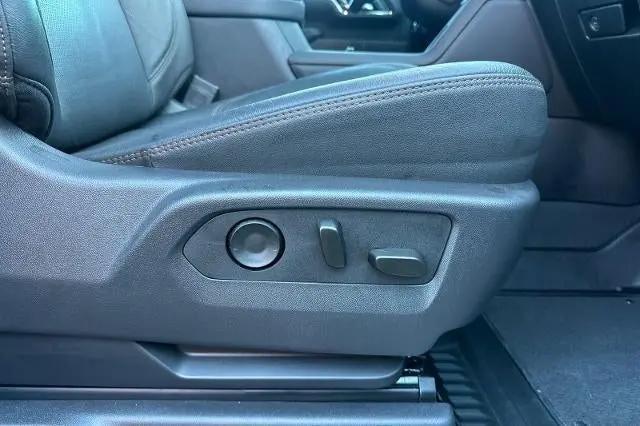 2025 GMC Sierra 2500HD 4WD Crew Cab Standard Bed AT4