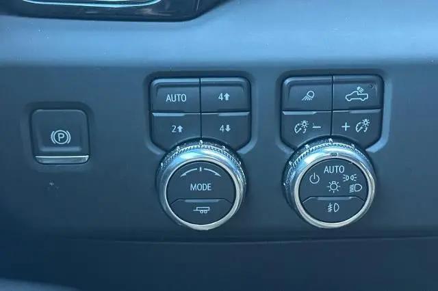 2025 GMC Sierra 2500HD 4WD Crew Cab Standard Bed AT4