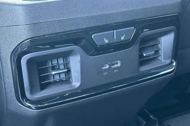 2025 GMC Sierra 2500HD 4WD Crew Cab Standard Bed AT4
