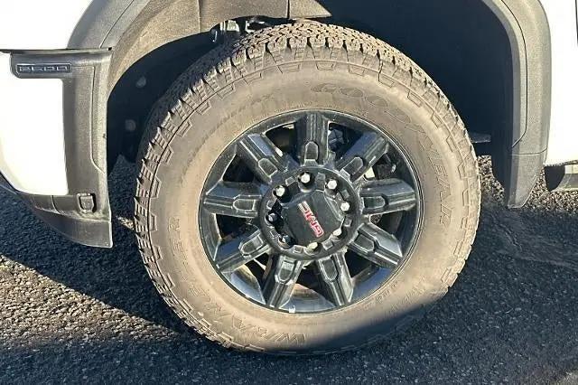2025 GMC Sierra 2500HD 4WD Crew Cab Standard Bed AT4