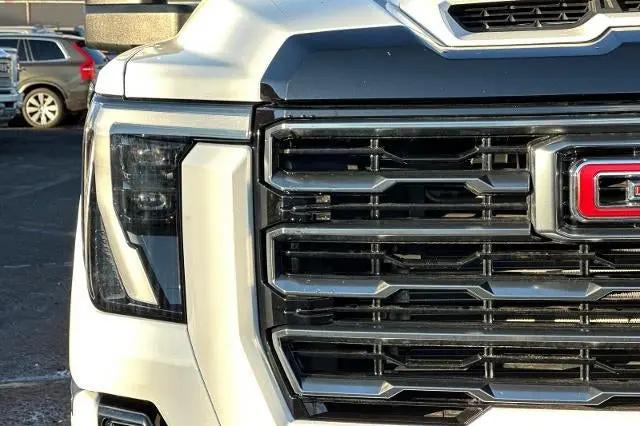 2025 GMC Sierra 2500HD 4WD Crew Cab Standard Bed AT4